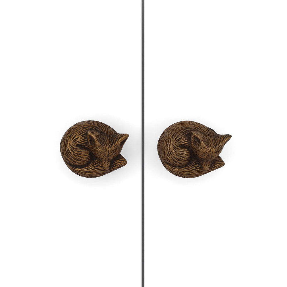 
                  
                    Load image into Gallery viewer, Brass Knob Sleeping Fox set
                  
                