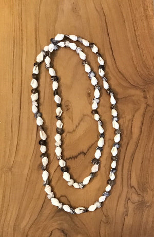 
                  
                    Load image into Gallery viewer, Necklace Shell Cowrie 1
                  
                