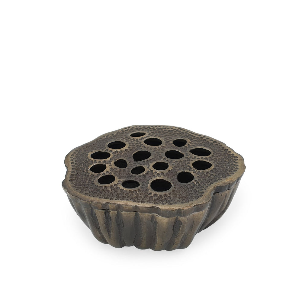 
                  
                    Load image into Gallery viewer, Lotus seeds aluminium ashtray black S
                  
                