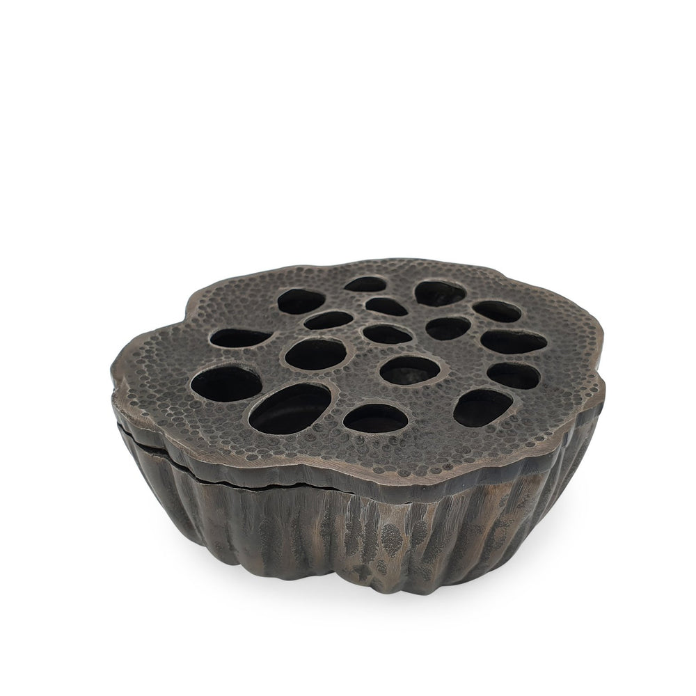 
                  
                    Load image into Gallery viewer, Lotus seeds aluminium ashtray black L
                  
                