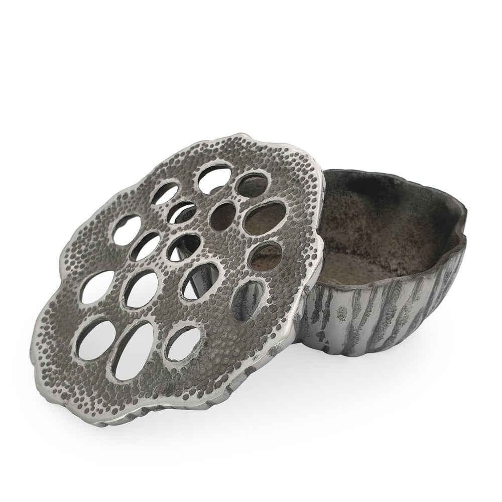 
                  
                    Load image into Gallery viewer, Lotus seeds aluminium ashtray silver L open
                  
                