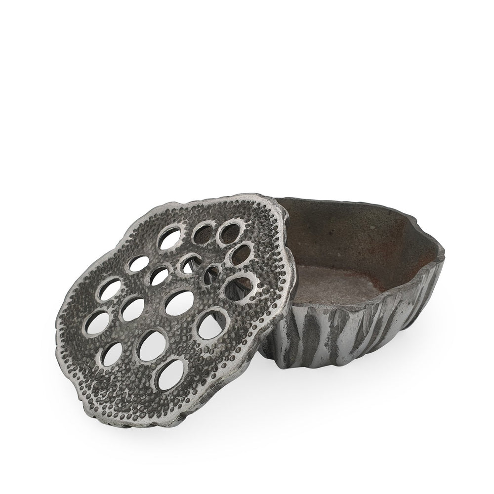 
                  
                    Load image into Gallery viewer, Lotus seeds aluminium ashtray silver S open
                  
                