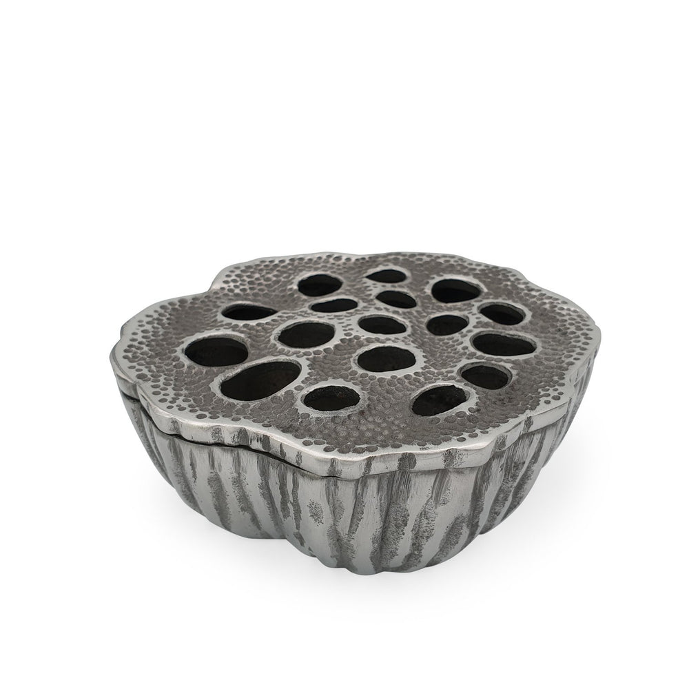 
                  
                    Load image into Gallery viewer, Lotus seeds aluminium ashtray silver L
                  
                