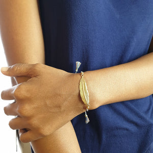 
                  
                    Load image into Gallery viewer, Bracelet Feather Tassel on hand
                  
                