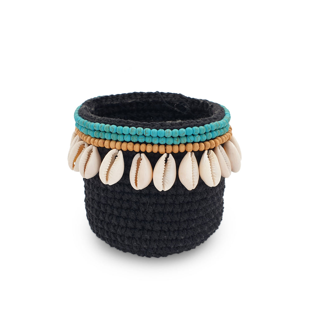 
                  
                    Load image into Gallery viewer, Crochet basket Cowrie Shells 1 line
                  
                