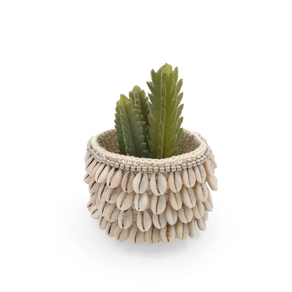 
                  
                    Load image into Gallery viewer, Crochet basket Cowrie Shells 4 lines
                  
                
