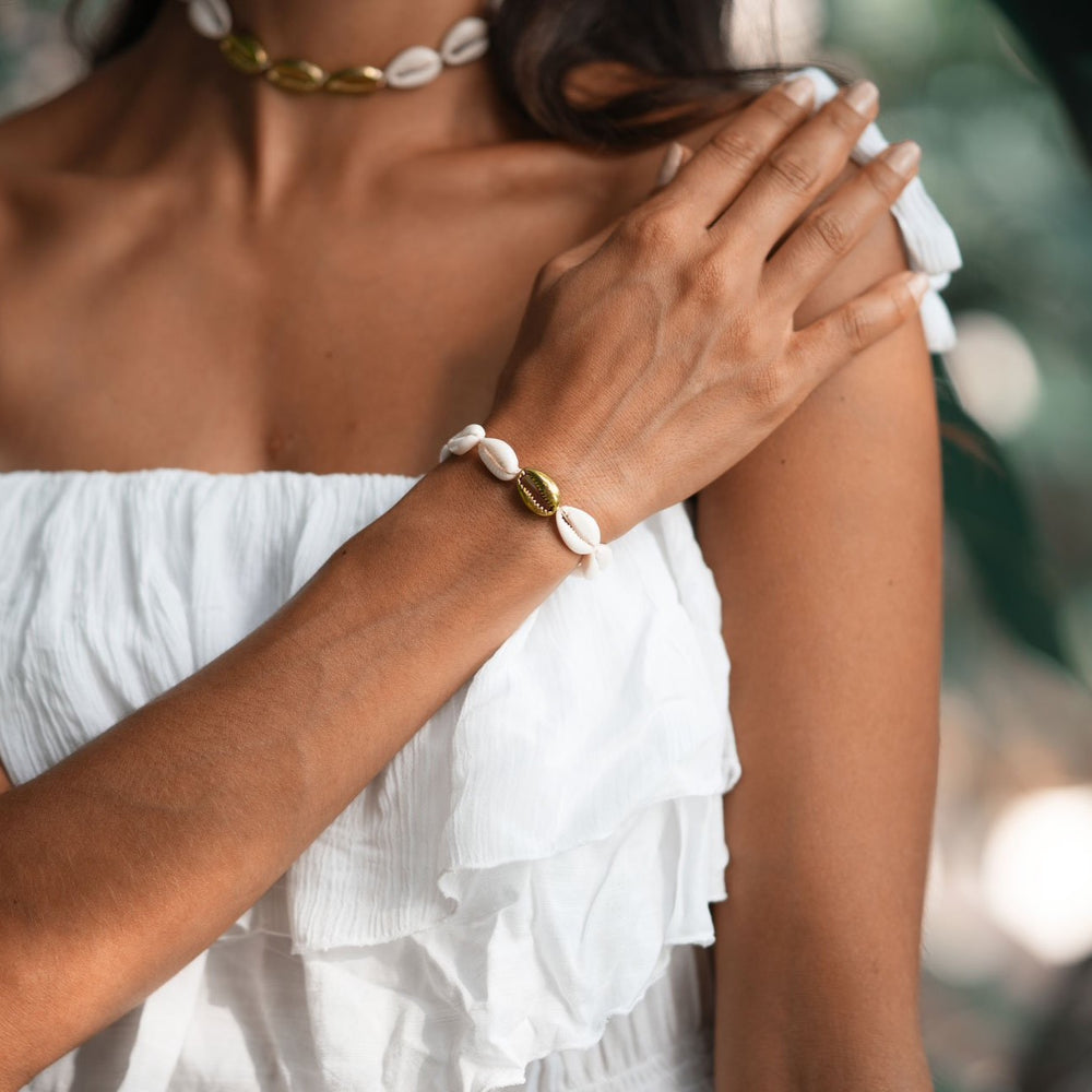 Cowrie Shell gold Bracelets Online - Tecwwa