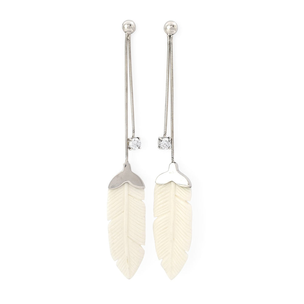 
                  
                    Load image into Gallery viewer, Silver 925 feather earring Hand carved bone and zircone  front view
                  
                
