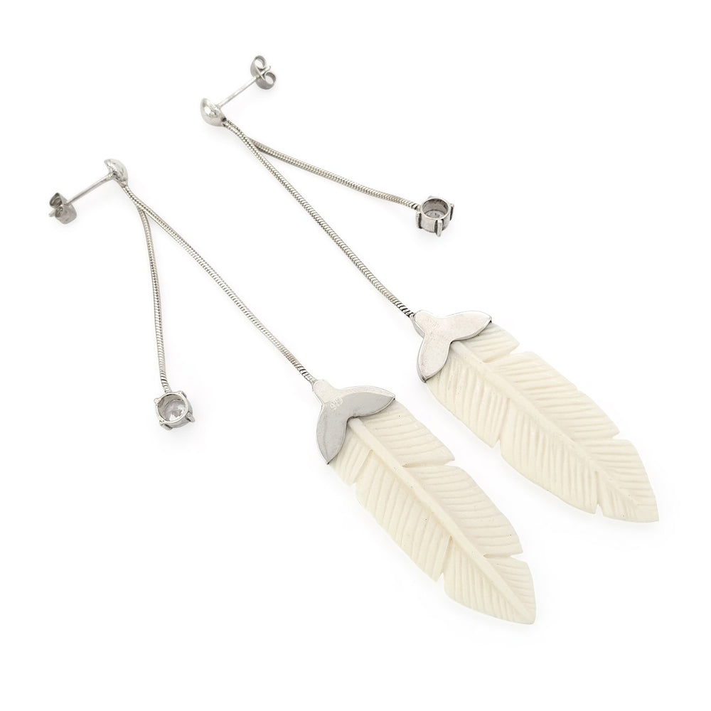 
                  
                    Load image into Gallery viewer, Silver 925 feather earring Hand carved bone and zircone side view
                  
                
