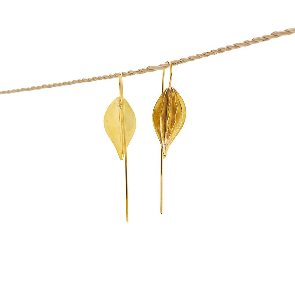 
                  
                    Load image into Gallery viewer, Earring Kipas Leaf Brass Gold
                  
                