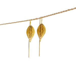 
                  
                    Load image into Gallery viewer, Earring Kipas Leaf Brass Gold Front
                  
                