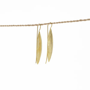 
                  
                    Load image into Gallery viewer, Earring Leaf Long Brass Gold
                  
                