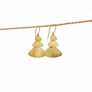 
                  
                    Load image into Gallery viewer, Earring Triple Triangle hook gold brass
                  
                