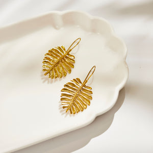 
                  
                    Load image into Gallery viewer, Earrings Tropical Monstera Leafs
                  
                