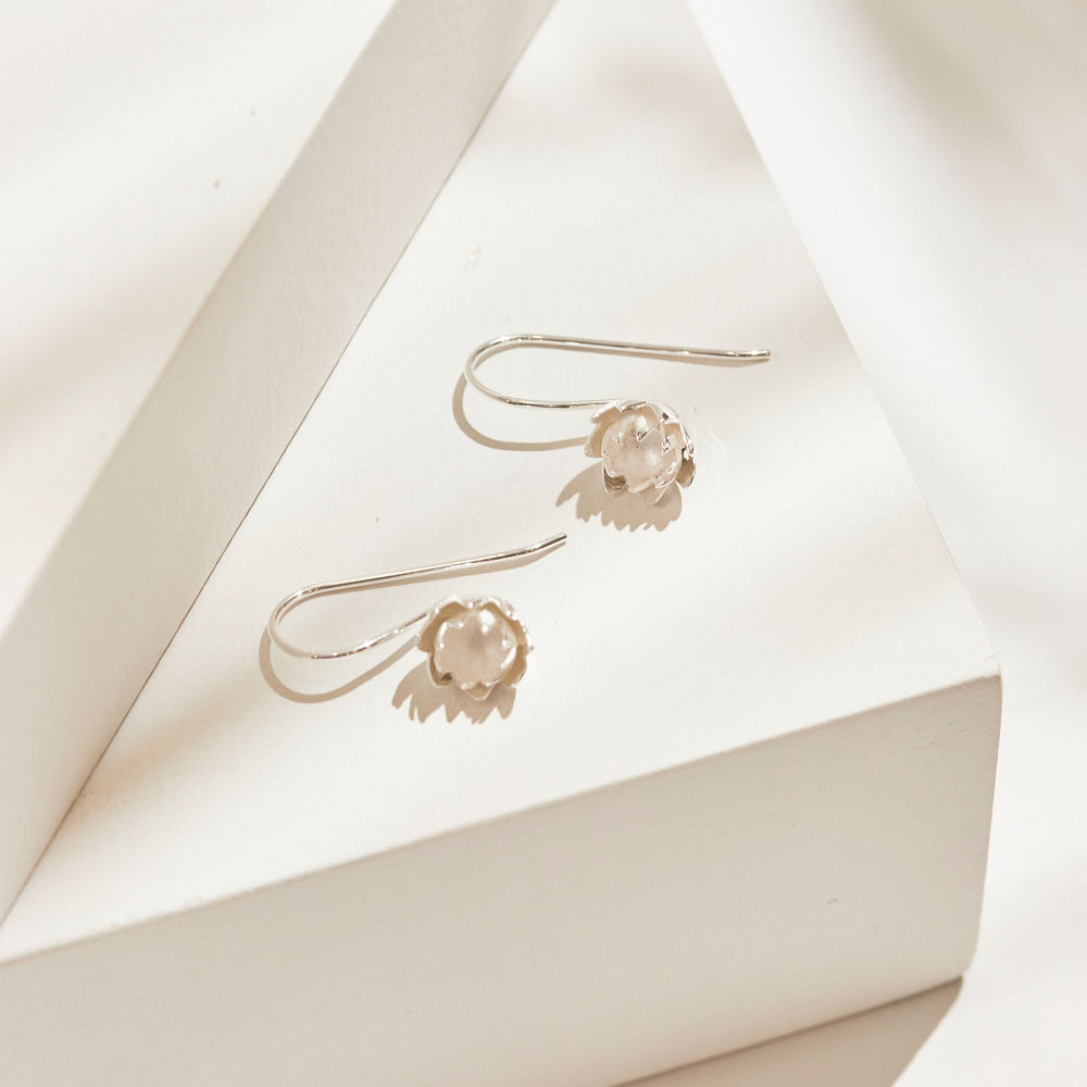 
                  
                    Load image into Gallery viewer, Earrings Lotus Flower Magic
                  
                