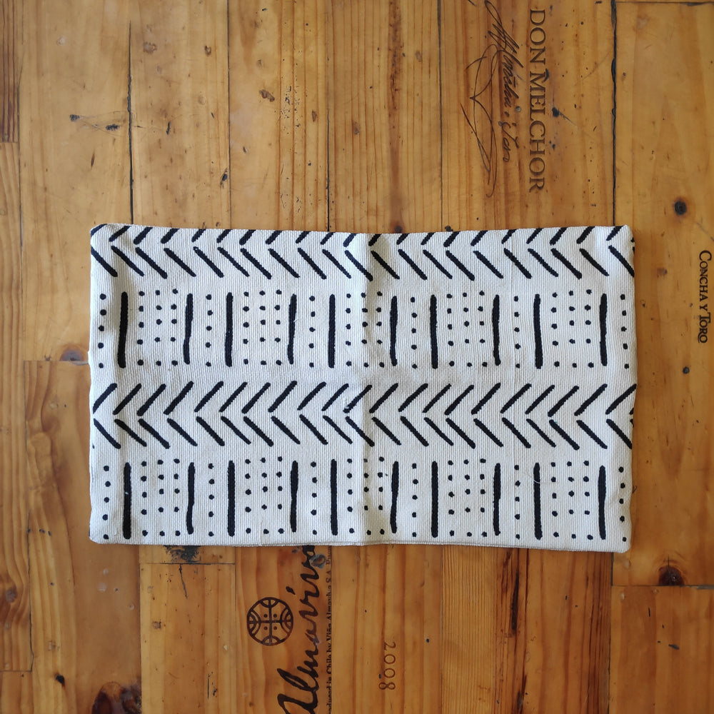 
                  
                    Load image into Gallery viewer, Cotton Cushion Cover Block Print 50x30
                  
                