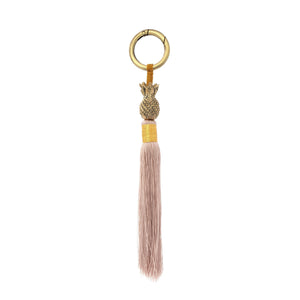 
                  
                    Load image into Gallery viewer, Keychain brass gold pineapple dusty pink tassel S
                  
                