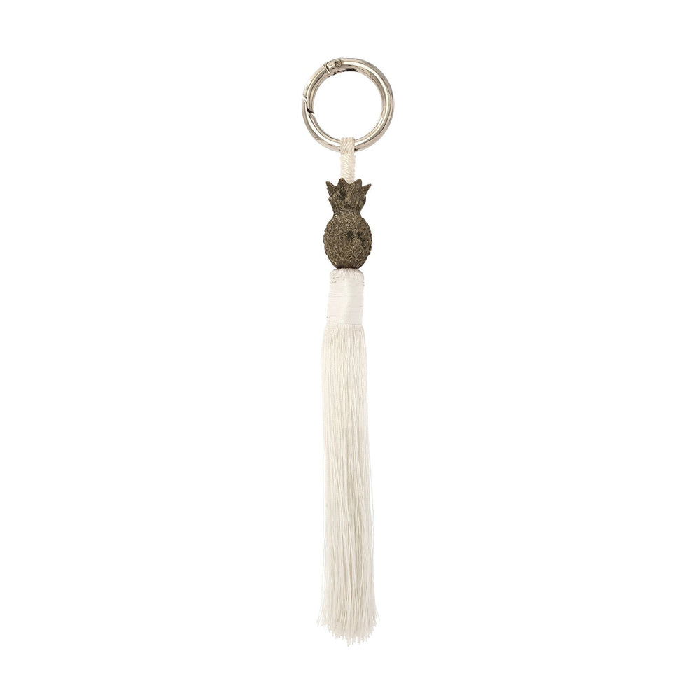 
                  
                    Load image into Gallery viewer, Keychain brass silver pineapple white tassel S
                  
                
