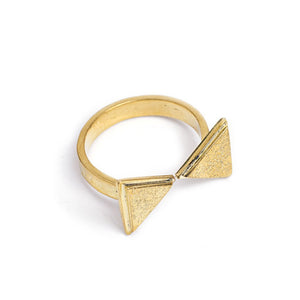 
                  
                    Load image into Gallery viewer, Ring Boho Triangle Inward gold
                  
                