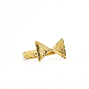 
                  
                    Load image into Gallery viewer, Ring Boho Triangle Inward gold
                  
                