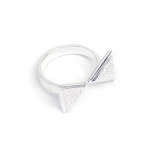 
                  
                    Load image into Gallery viewer, Ring Boho Triangle Inward silver
                  
                