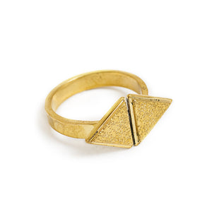 
                  
                    Load image into Gallery viewer, Ring Boho Triangle Outward gold
                  
                