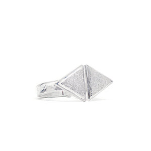 
                  
                    Load image into Gallery viewer, Ring Boho Triangle Outward silver
                  
                