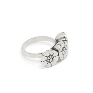 
                  
                    Load image into Gallery viewer, Ring Bunga Flower Silver
                  
                