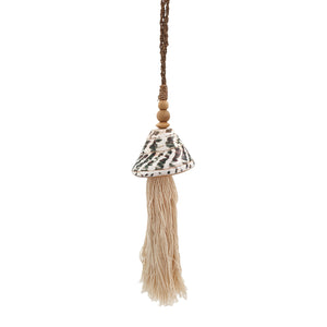 
                  
                    Load image into Gallery viewer, Shell Decoration with Trochus maculatus and macrame Tassel
                  
                