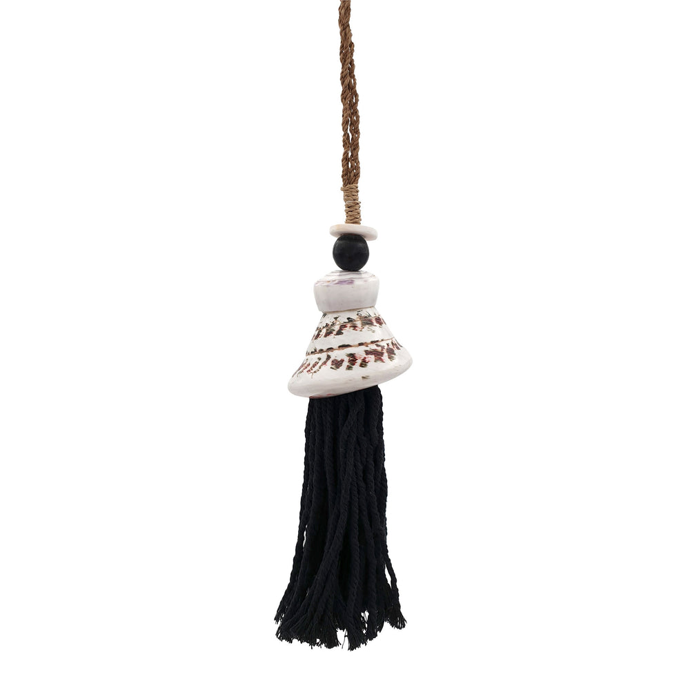 
                  
                    Load image into Gallery viewer, Shell Decoration with Trochus maculatus and macrame Tassel
                  
                