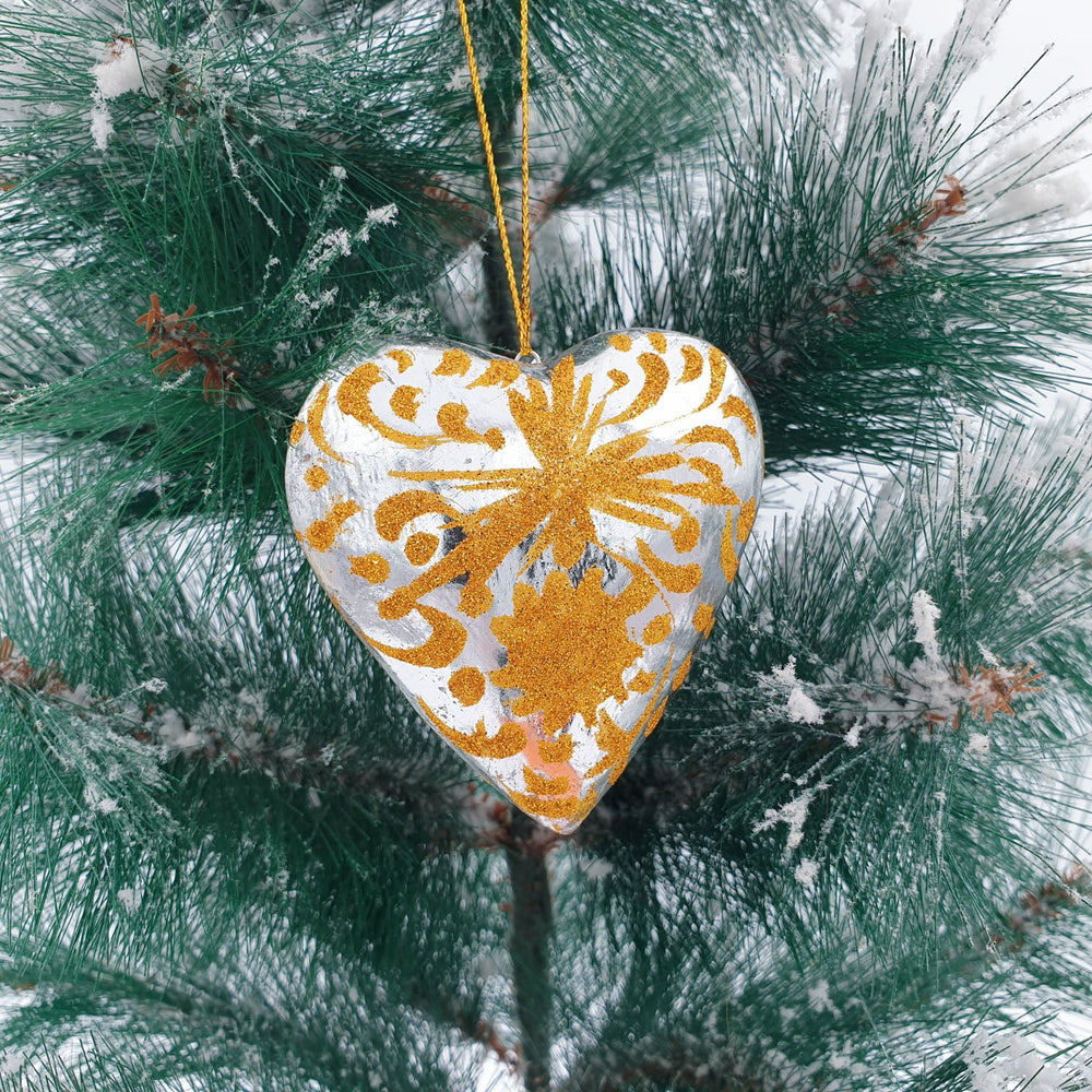 
                  
                    Load image into Gallery viewer, Wooden Christmas Ornaments Sparkling Silver Hearts
                  
                