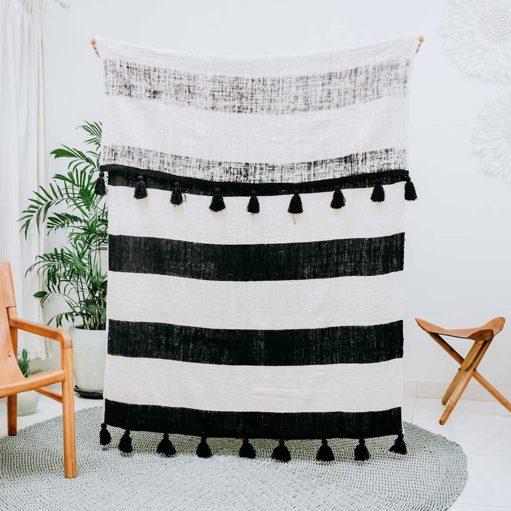 
                  
                    Load image into Gallery viewer, Cotton blanket with stripes pattern front
                  
                