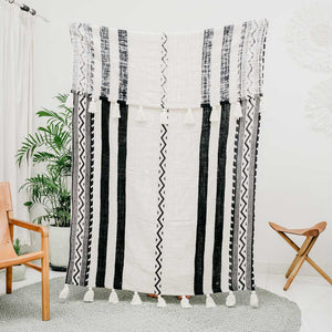 
                  
                    Load image into Gallery viewer, Cotton blanket with tribal pattern front
                  
                