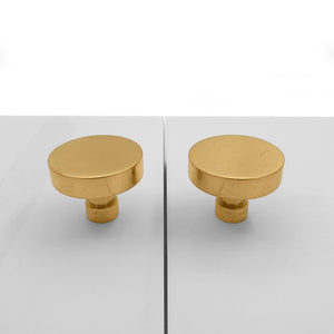 
                  
                    Load image into Gallery viewer, Brass Knob Elegant Round
                  
                