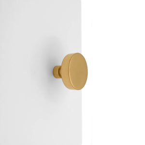 
                  
                    Load image into Gallery viewer, Brass Knob Elegant Round
                  
                