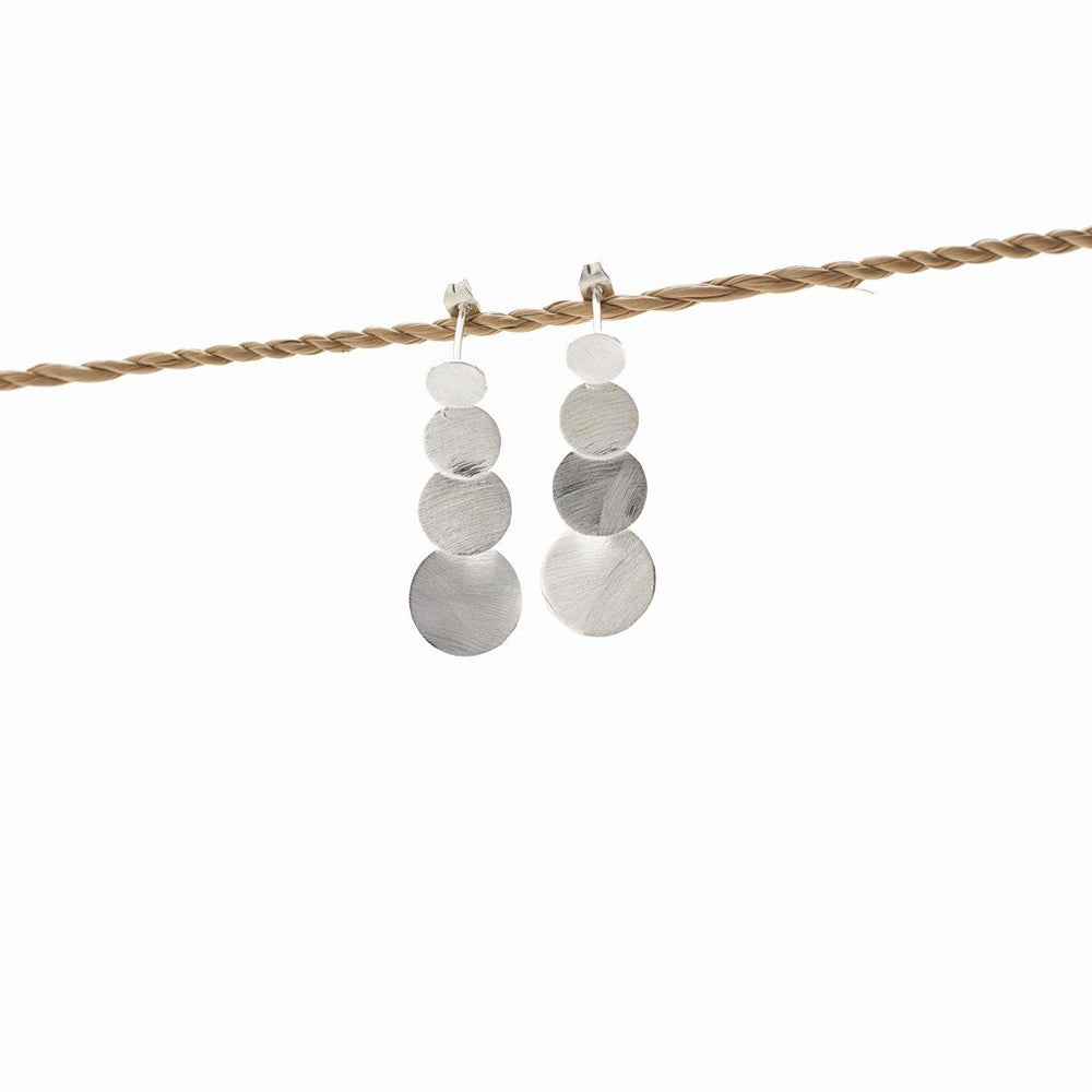 
                  
                    Load image into Gallery viewer, earring 4 round silver plated
                  
                
