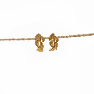 
                  
                    Load image into Gallery viewer, Earring 6 leaf stud gold
                  
                