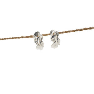 
                  
                    Load image into Gallery viewer, Earring 6 leaf stud silver plated
                  
                