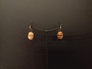 
                  
                    Load image into Gallery viewer, Earring Tiny Little Secrets
                  
                