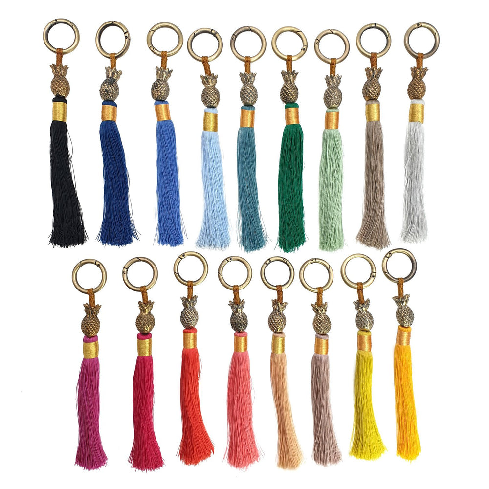 
                  
                    Load image into Gallery viewer, Keychain brass gold pineapple tassel S
                  
                