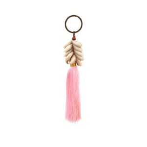 
                  
                    Load image into Gallery viewer, Keychain light pink tassel with shell
                  
                