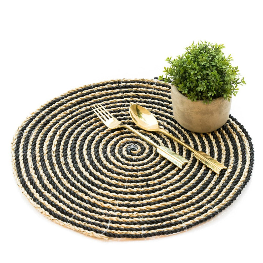 placemat round black natural cutlery